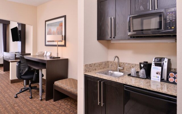 Holiday Inn Express & Suites Topeka West I-70 Wanamaker by IHG