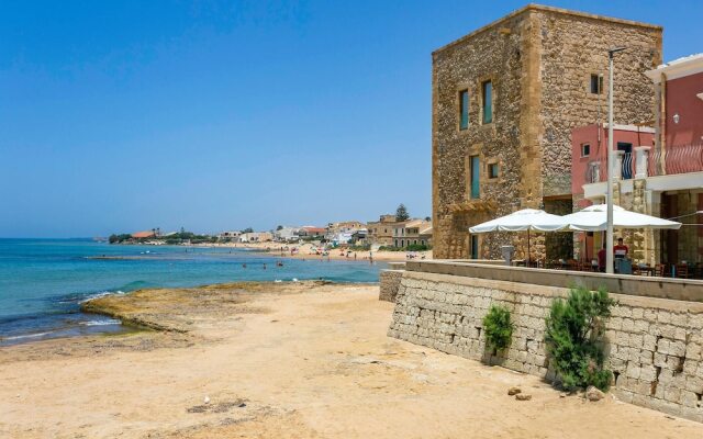 Stunning Home in Pozzallo With 3 Bedrooms