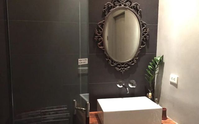 Elegant 2BR Apartment in Upscale Fort BGC Fast Wifi