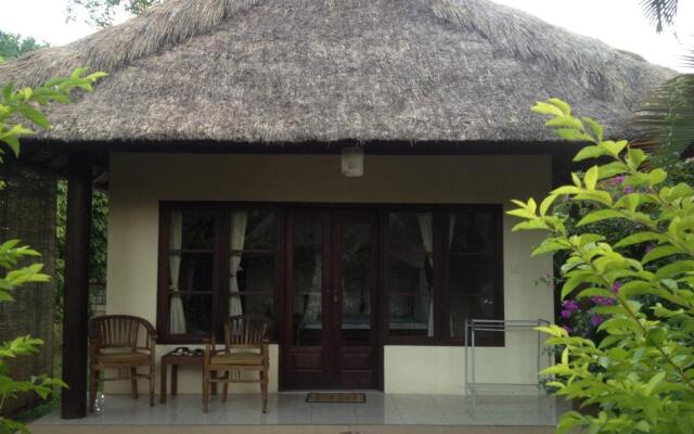 Romeo Beachfront Bungalow