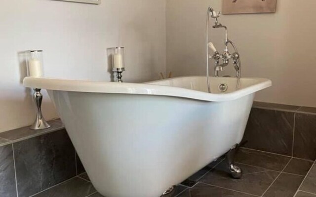 The Rose & Crown Farmhouse Kitchen