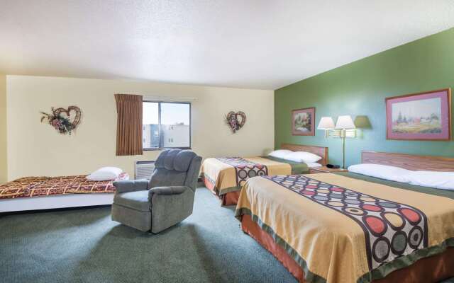 Super 8 by Wyndham Colby