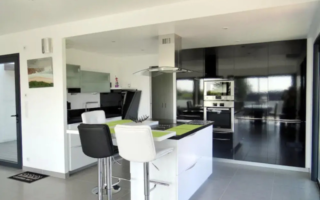 Holiday Home With sea Views, St. Nic