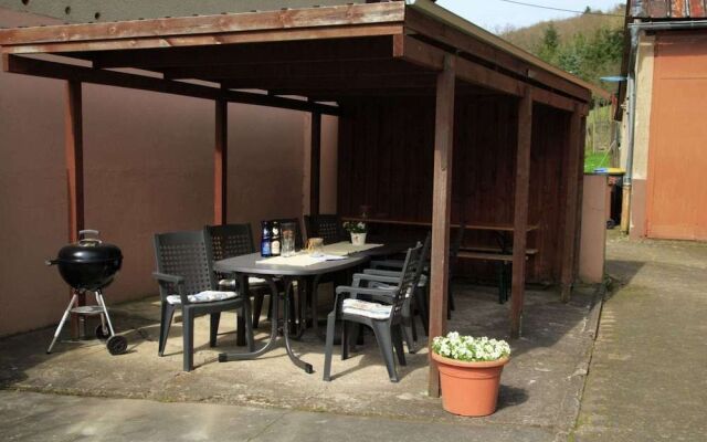 Eifel Retreat Near Volcanic Lakes