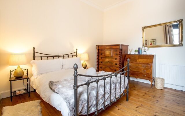 2 Bedroom Flat in Edinburgh