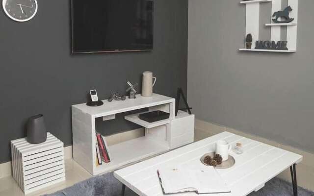 The Homee Cozy Modern Studio Apartment