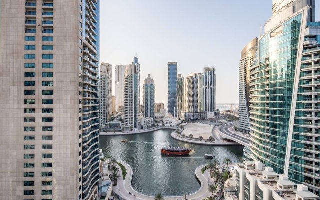 Luxurious 2BR w/ Stunning Marina Views - Minutes From Dubai Metro & Tram!