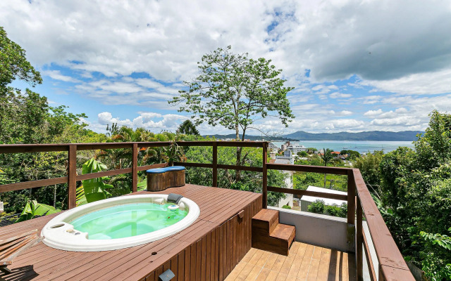 Chalé Rústico com Jacuzzi em Jurerê MAV011