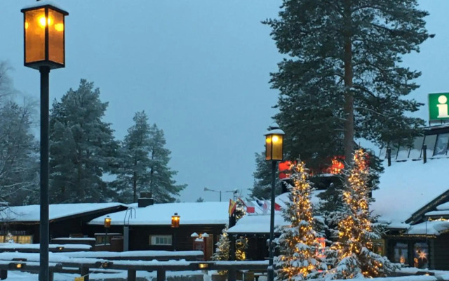 Tilava talo lähellä keskustaa