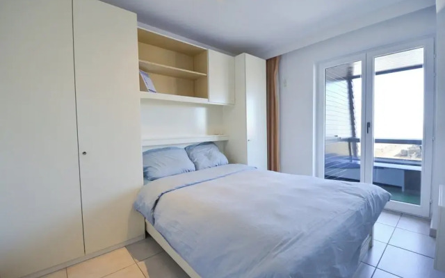Apartment With Terrace Near sea
