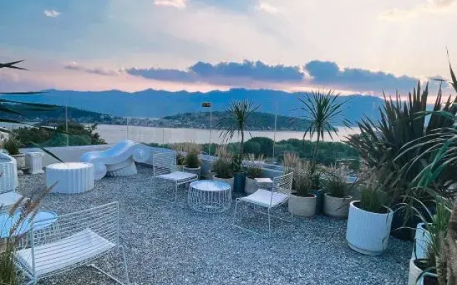 HIHAT Pioneer Art Hotel