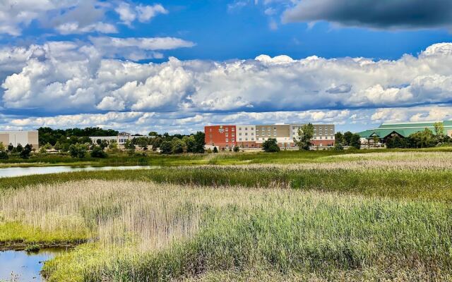 Holiday Inn Express & Suites Chicago - Hoffman Estates