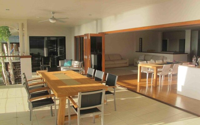 Seascape Luxury Beachfront Holiday House