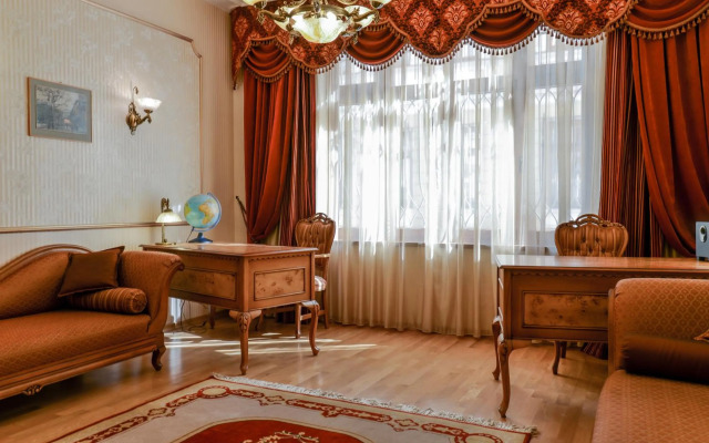 Aristocratic Sofia Studio Apartment Next to Cathedral