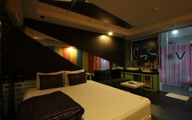 V Hotel