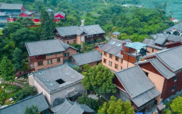 Rest with Cloud Hotels & Resorts