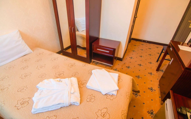 Parasat Hotel & Residence