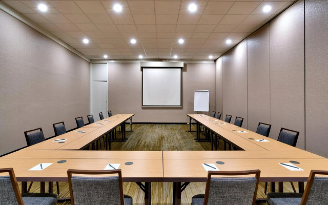 Courtyard by Marriott Charlotte Airport LoSo