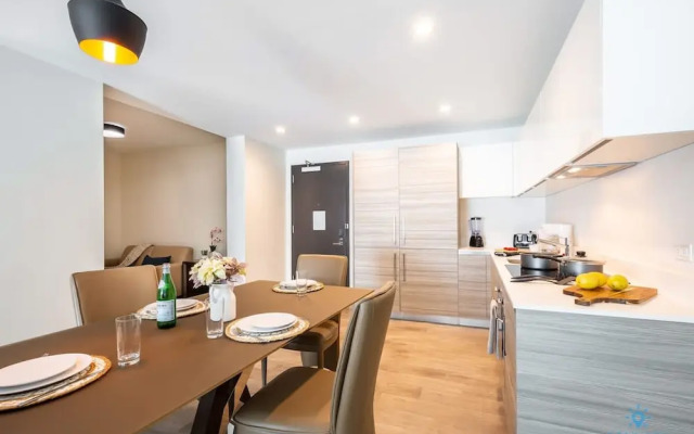 Beautiful Apartment w Rooftop Pool and Amenities