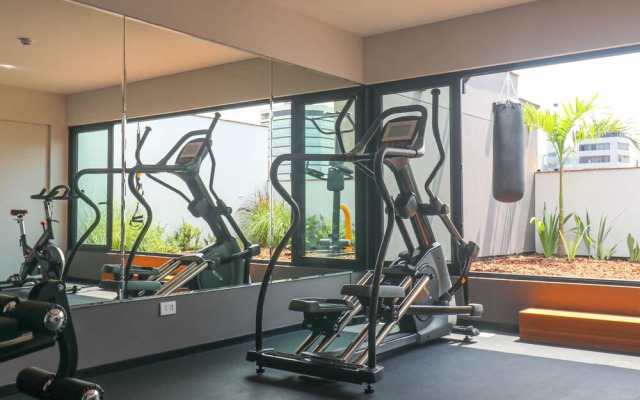 w Perfect 3BR With Balcony in Miraflores
