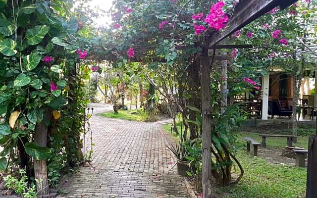 Baan Tung Boon Lom