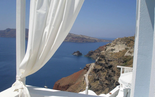 Kima Oia Suites