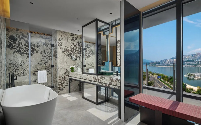 Hualuxe Chongqing Wushan by IHG