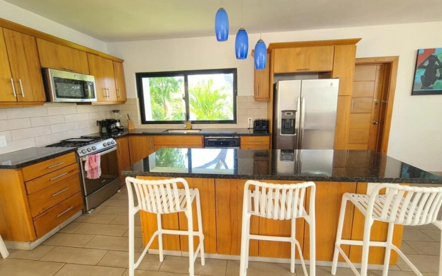 Bachelor s Heaven - Private and Spacious
