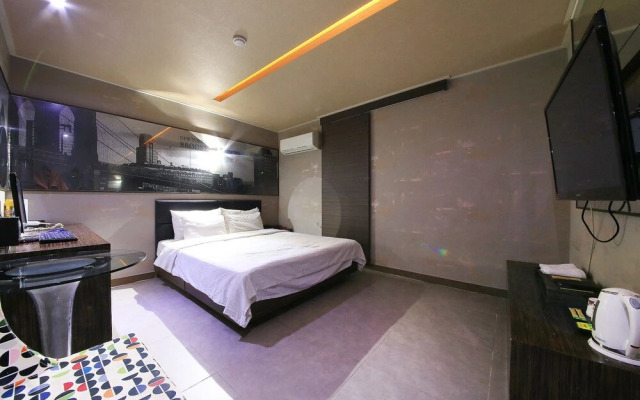 IMT 1 Hotel Wolgot
