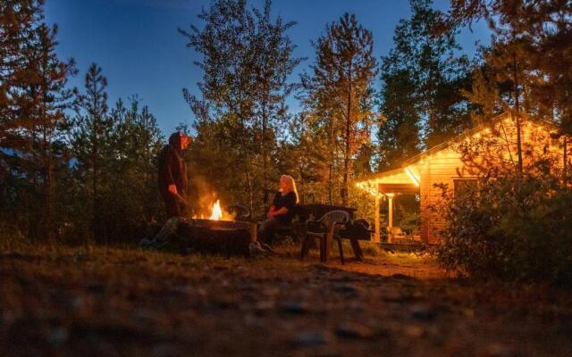 Mica Mountain Lodge & Log Cabins