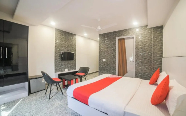 Royal Town Paschim Vihar By OYO Rooms