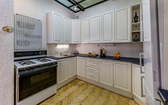 Веста Невский 131