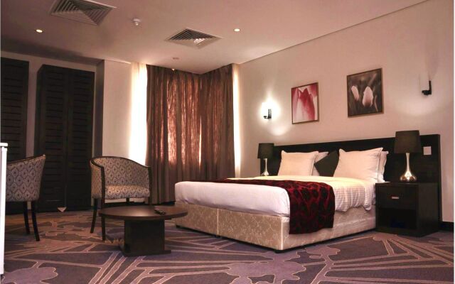 Golden Tulip Oniru Suites