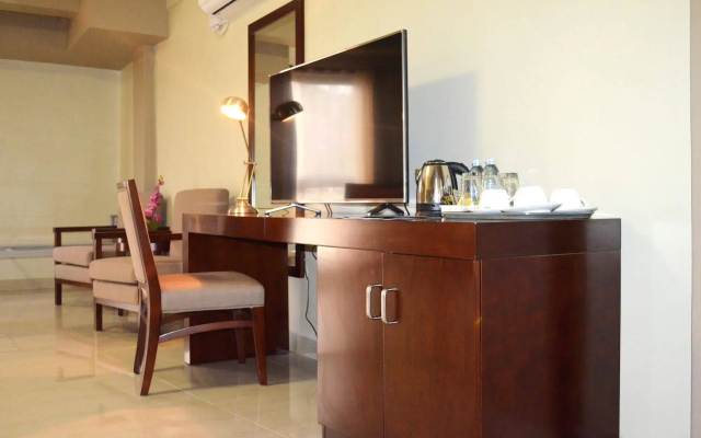 Hillside Plaza Hotel