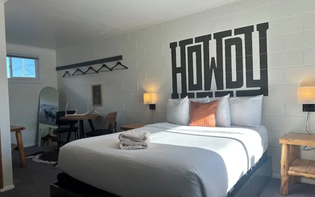 Elk Antler Inn