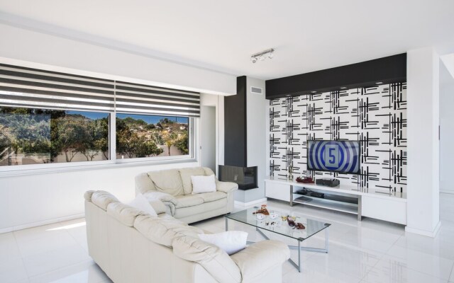 KO1 With Breathtaking sea Views