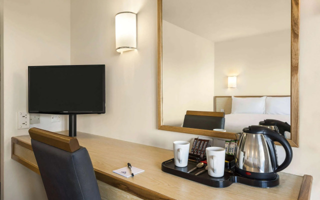 Days Inn by Wyndham Sutton Scotney North