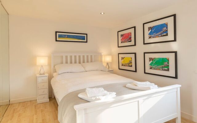 Stylist Split Level 2 Bed With Parking