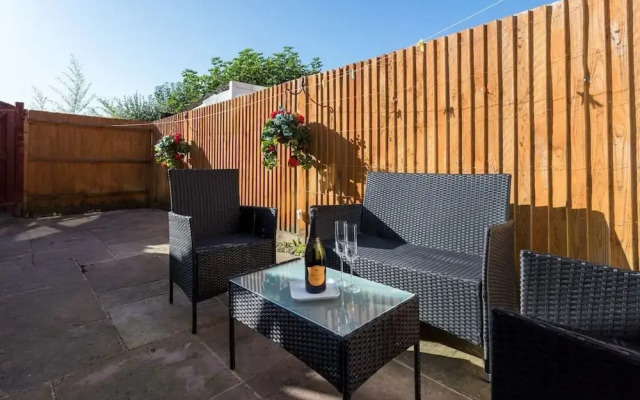 Fabulous 3-bed House, Close to Station