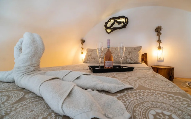 Asera Suites Near Kamari Beach