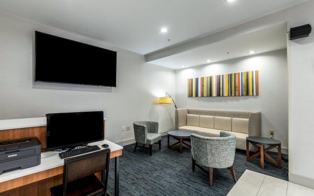 Holiday Inn Express & Suites Jersey City North - Hoboken, an IHG Hotel