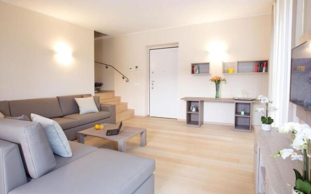 Sala Comacina Apartment No 1 (Sleeps 10)