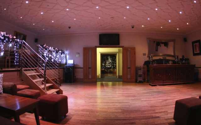 The Saddleworth Hotel