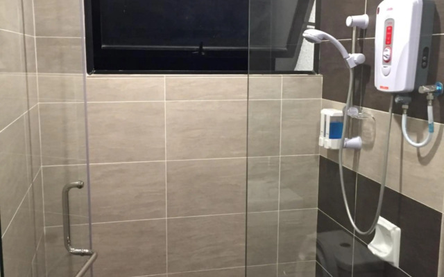 12pax Golden Shine Homestay @Midhills Genting