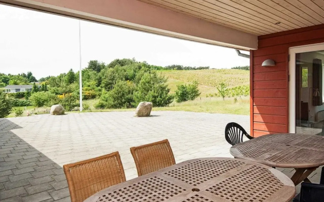 Rustic Holiday Home in Ebeltoft with Hot Tub