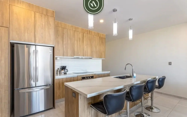 New 2 BR Condo With Private Terrace - BBQ