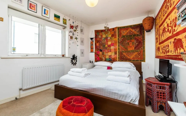 Delightful Moroccan Inspired Flat Hackney Sleeps 2