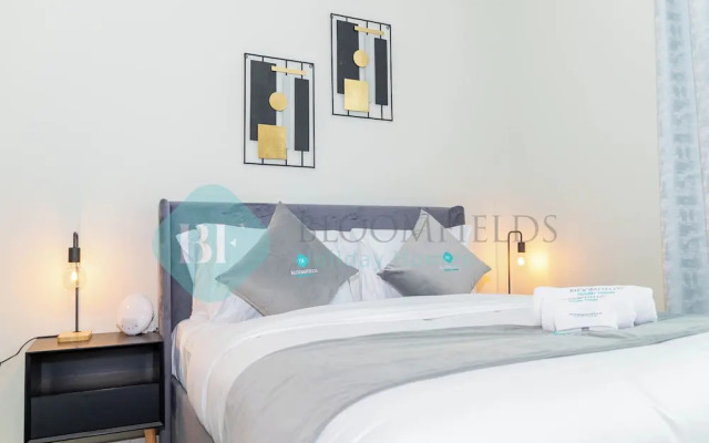 Bloomfields Stunning STU in Reflection