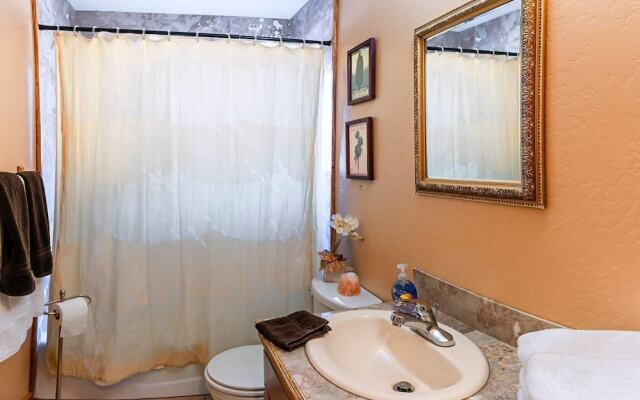 Sunset Chalet - 2600 Sq.ft. Multi-seasonal Retreat