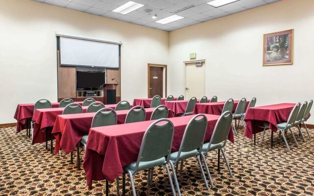 Clarion Inn & Suites Indianapolis Northwest